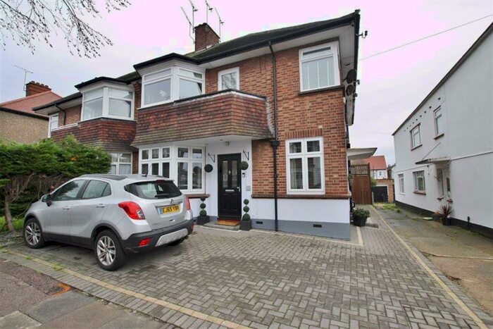 2 Bedroom Apartment To Rent In Station Road, Leigh On Sea, Essex, SS9