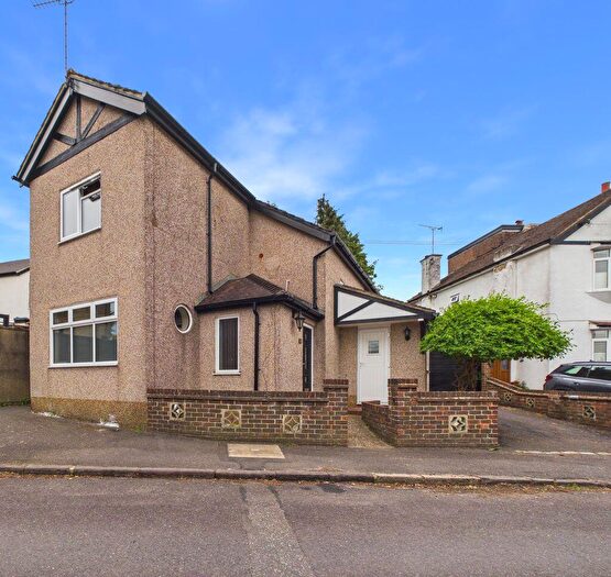 2 Bedroom Detached House For Sale In Oak Road, Caterham On The Hill, CR3