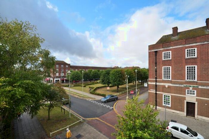 2 Bedroom Flat To Rent In Stonehills, Welwyn Garden City, AL8