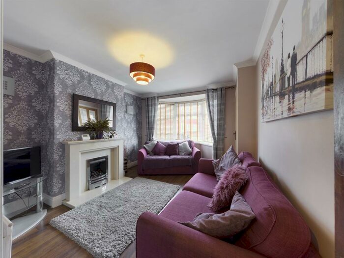 2 Bedroom End Of Terrace House To Rent In Brendon Avenue, HU8