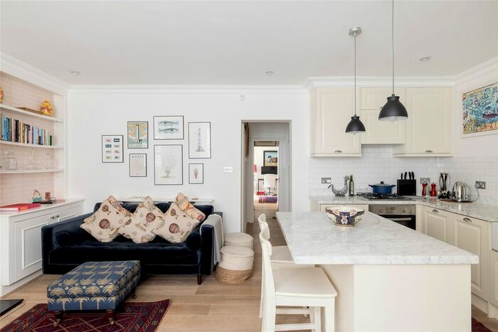 2 Bedroom Flat To Rent In Callow Street, London, SW3