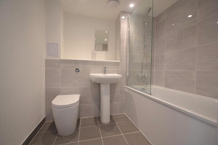 2 Bedroom Apartment To Rent In High Street, Reading, RG1