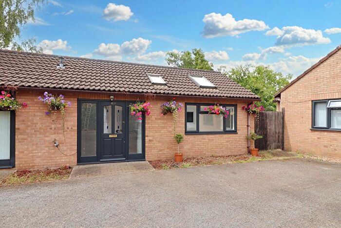 2 Bedroom Bungalow To Rent In Garry Drive, Cambridge, Cambs, CB4