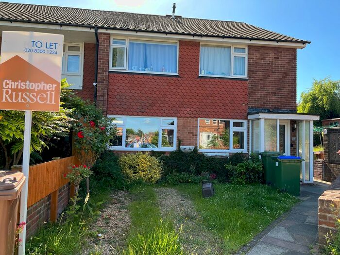 2 Bedroom Maisonette To Rent In Lyminge Close, Sidcup, DA14