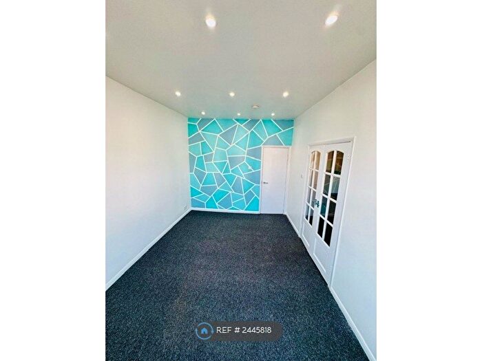 1 Bedroom Flat To Rent In Empress Avenue, Ilford, IG1