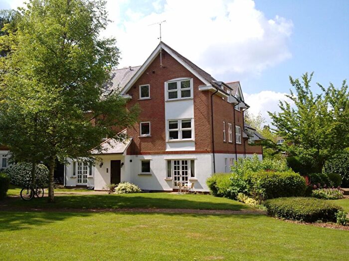 2 Bedroom Apartment To Rent In Poets Court, Milton Road, Harpenden, Herts, AL5