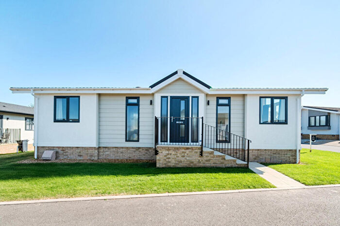 2 Bedroom Park Home For Sale In Bude, Cornwall, EX23