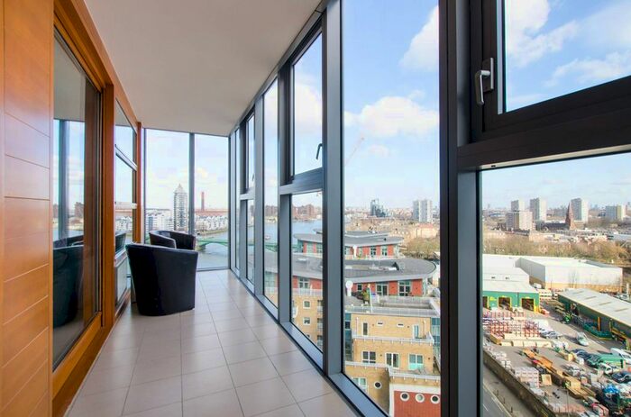2 Bedroom Flat To Rent In Falcon Wharf, Battersea, London, SW11