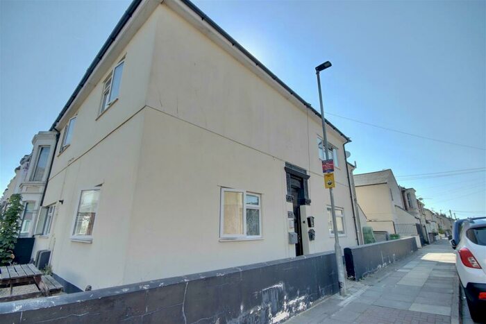 2 Bedroom Flat To Rent In Shearer Road, Portsmouth, PO1