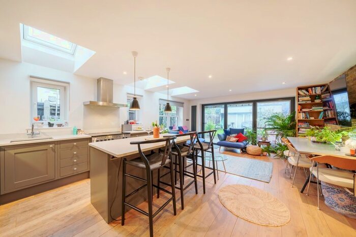 2 Bedroom Flat To Rent In St. Marks Road, London, W7