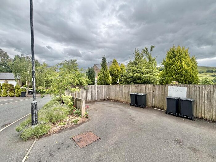 1 Bedroom Cottage For Sale In Stones Bank, Ripponden, HX6