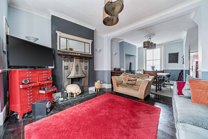 4 Bedroom End Terrace House For Sale In Larcom Street, Walworth, London, SE17