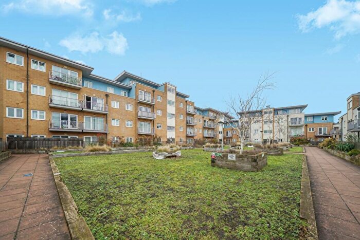 3 Bedroom Apartment For Sale In Whitestone Way, Woodall Court, CR0