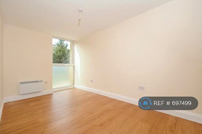 2 Bedroom Flat To Rent In York House, London, RM1