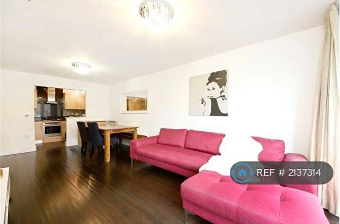 2 Bedroom Flat To Rent In St. Davids Square, Canary Wharf, E14