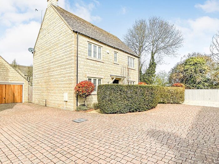 4 Bedroom Detached House For Sale In Stephens Close, Downington, Lechlade, GL7
