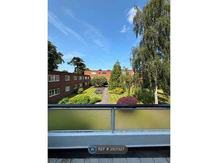 3 Bedroom Flat To Rent In Hillside Road, St. Albans, AL1