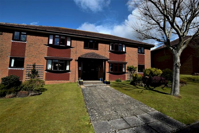 2 Bedroom Flat To Rent In Hillborough Close, Bexhill-On-Sea, TN39