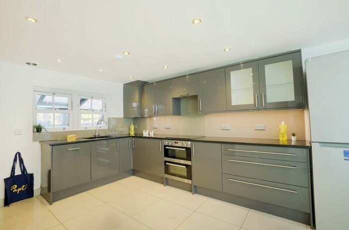 5 Bedroom End Of Terrace House To Rent In Fairlight Place, Brighton, BN2