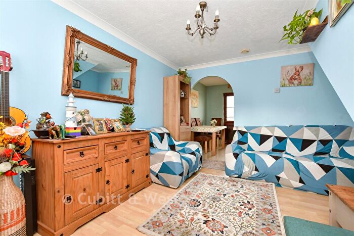 2 Bedroom Terraced House For Sale In Kelvin Gardens, Croydon, Surrey, CR0