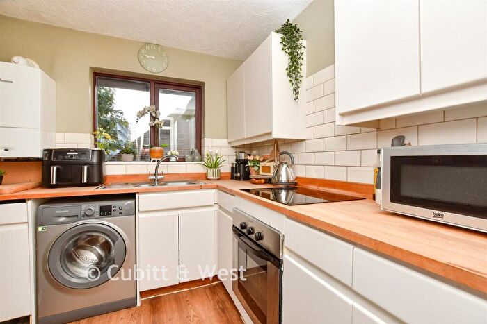 1 Bedroom Apartment For Sale In The Downsway, Sutton, Surrey, SM2