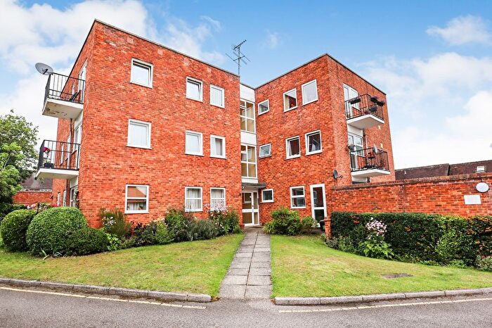 2 Bedroom Flat For Sale In Monks Close, Redbourn, Redbourn, AL3