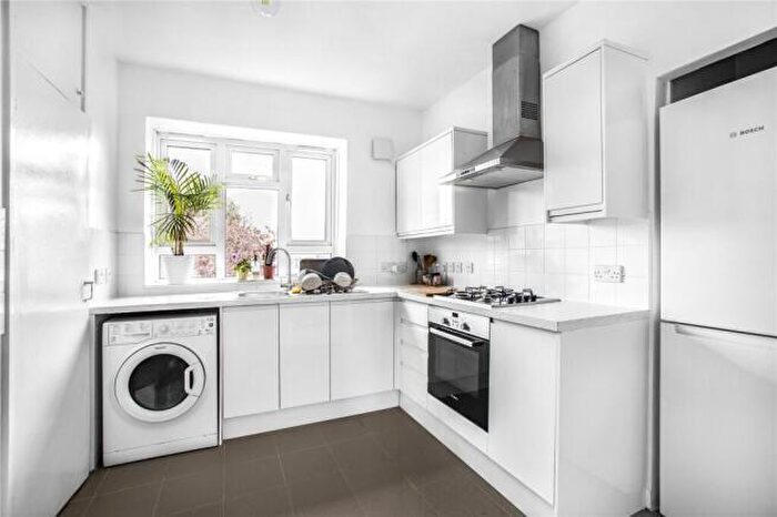 2 Bedroom Flat To Rent In Elderfield Road, London, E5
