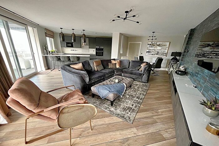 2 Bedroom Flat For Sale In Kensal Drive, Manchester, M20
