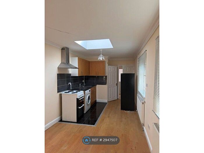 Studio To Rent In Costons Avenue, Greenford, UB6