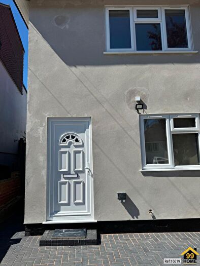 2 Bedroom Semi-Detached House To Rent In Ridge Way, Dartford, United Kingdom, DA1