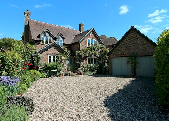 3 Bedroom Detached House To Rent In Upper Basildon, RG8