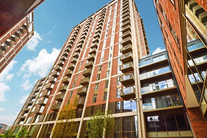 2 Bedroom Flat To Rent In Local Crescent, Hulme Street, City Centre, Salford, M5