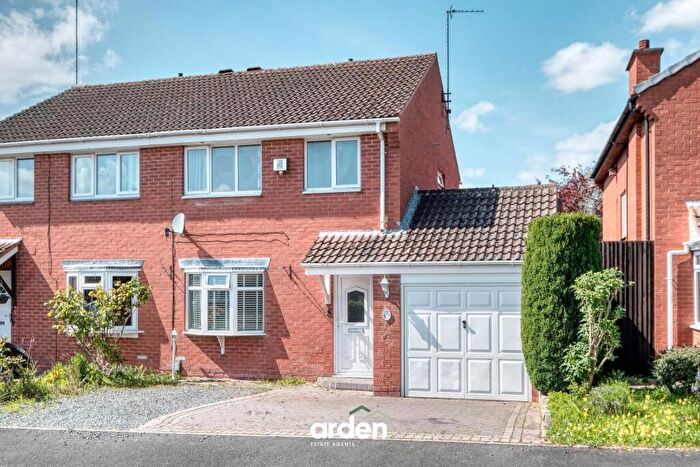 3 Bedroom Semi Detached House For Sale In Kingham Close, Redditch, B98