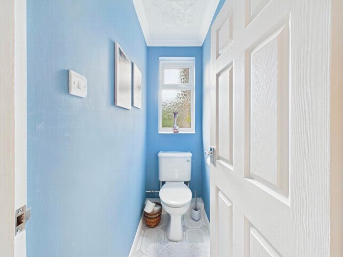 2 Bedroom Bungalow For Sale In High Street, Lindfield, RH16