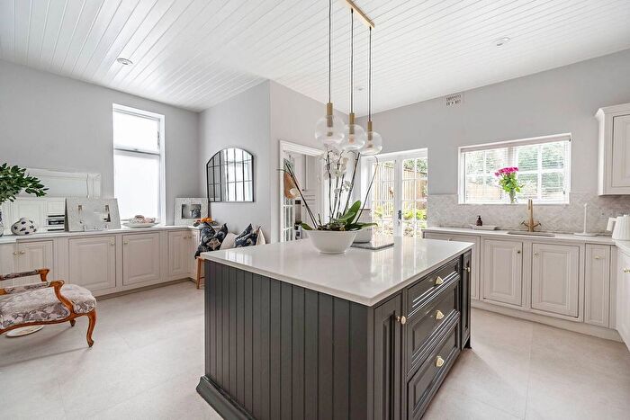 4 Bedroom Semi-Detached House To Rent In Tanglewood Close, Stanmore, HA7