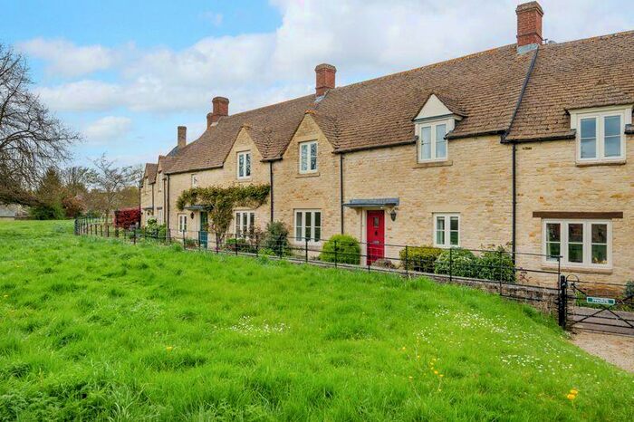 2 Bedroom Retirement Property For Sale In Allcourt, Lechlade-on-Thames, GL7