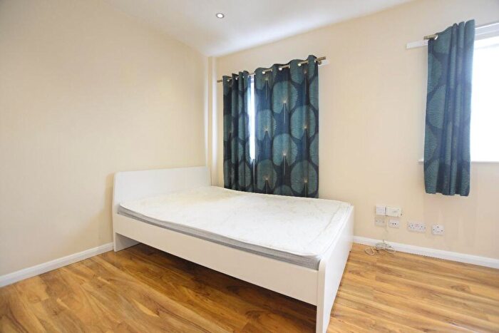 Studio To Rent In Pond Road, West Ham, E15