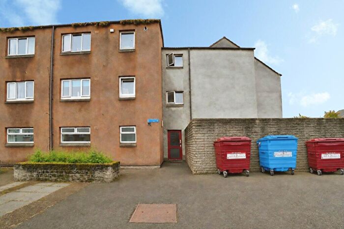 2 Bedroom Flat To Rent In Lumley Place, Grangemouth, Falkirk, FK3