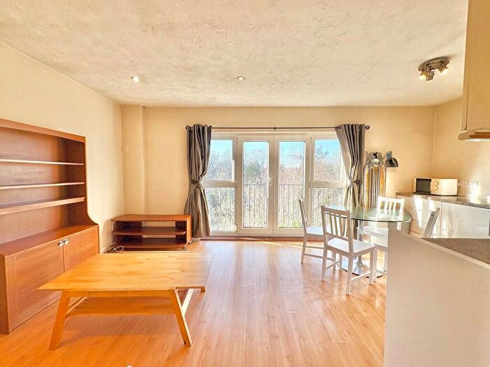 2 Bedroom Apartment To Rent In Westridge Road, SO17