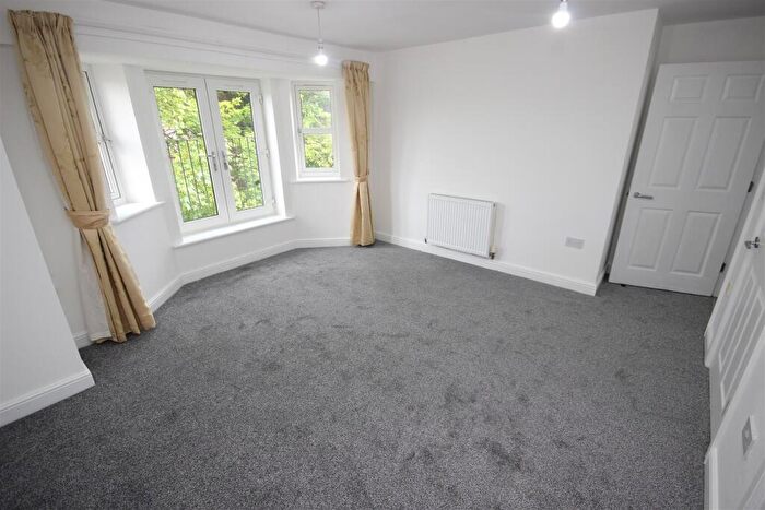 2 Bedroom Apartment To Rent In Fieldfarm Apartments, Cradley Road, Netherton, DY2