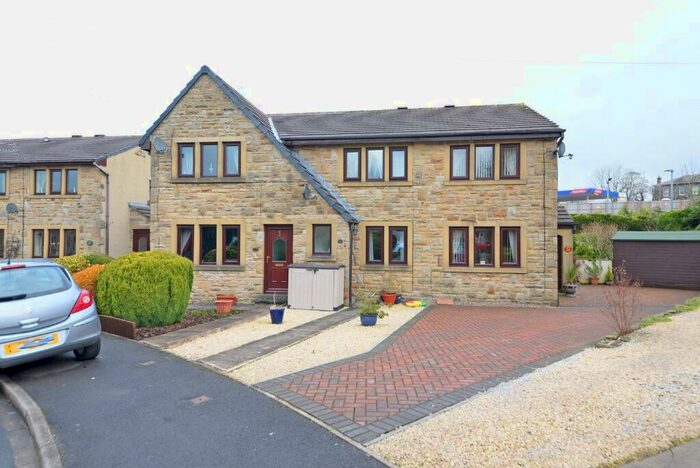 2 Bedroom Town House To Rent In The Close, Skipton, BD23