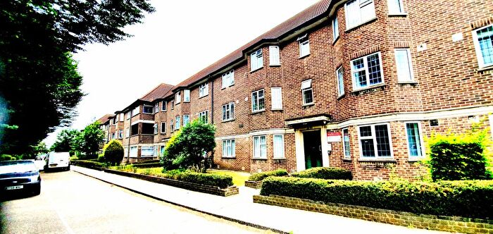2 Bedroom Flat To Rent In Great West Road, Hounslow, TW5