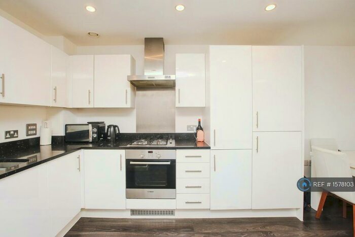 1 Bedroom Flat To Rent In Clock View Crescent, London, N7