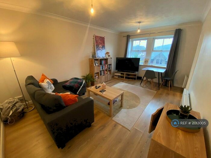 2 Bedroom Flat To Rent In The Cricketers, Leeds, LS5