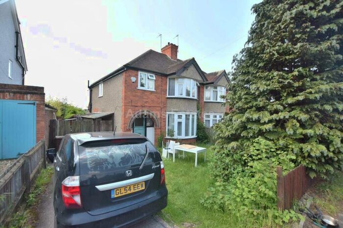 3 Bedroom Semi-Detached House To Rent In Whitegates Lane, Earley, RG6