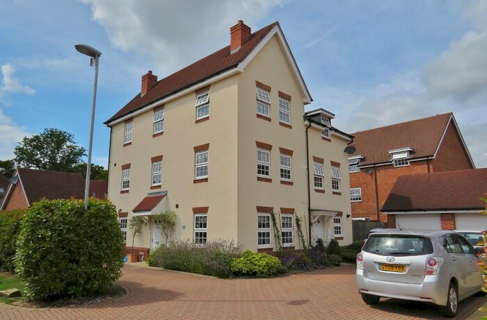 3 Bedroom Detached House To Rent In Burgess Road, The Acres, Horley, Surrey, RH6