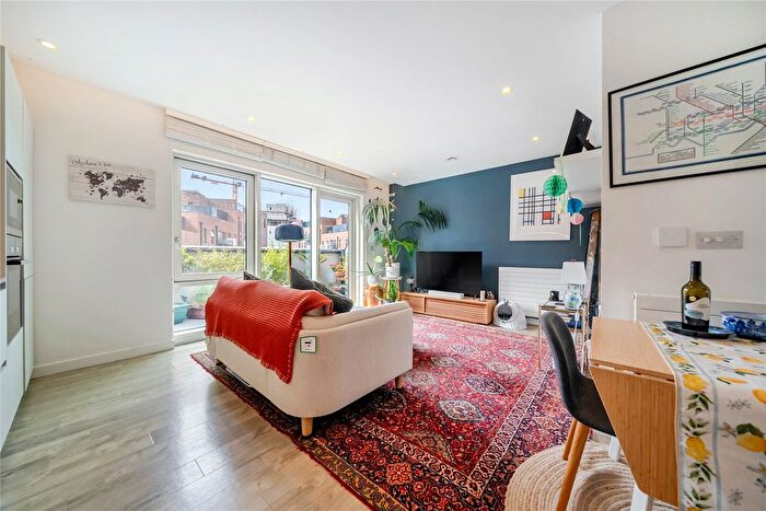 2 Bedroom Flat For Sale In Station Approach, London, SE26