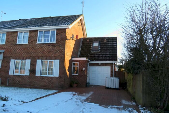 4 Bedroom Semi-Detached House To Rent In Burleigh Piece, Buckingham, MK18