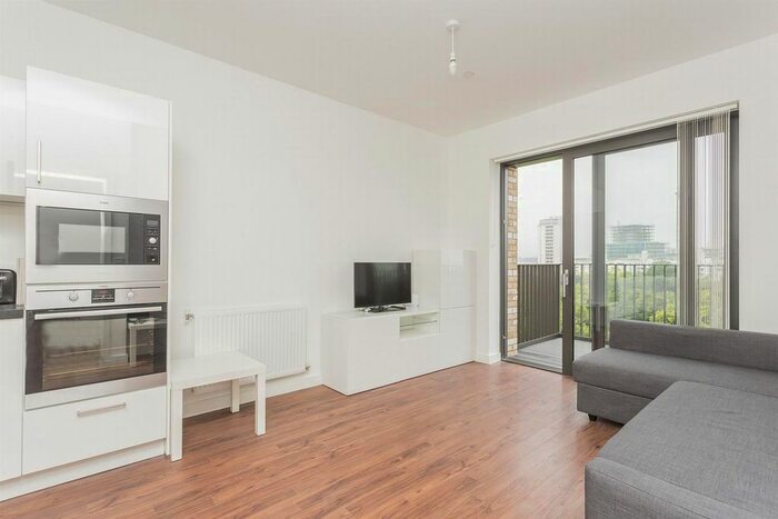 1 Bedroom Flat To Rent In Kingfisher Heights, Silvertown, E16