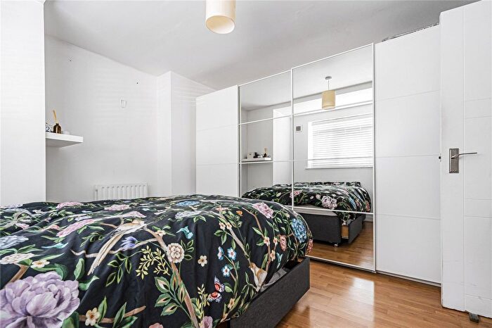 2 Bedroom Flat For Sale In Ingle Close, Headington, OX3